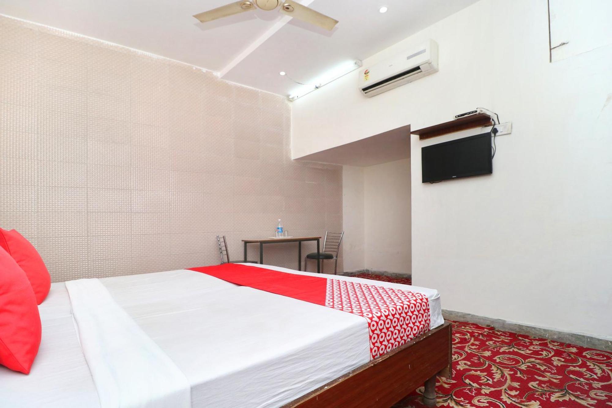 OYO 24066 Hotel Rr Villa Chandīgarh Buitenkant foto