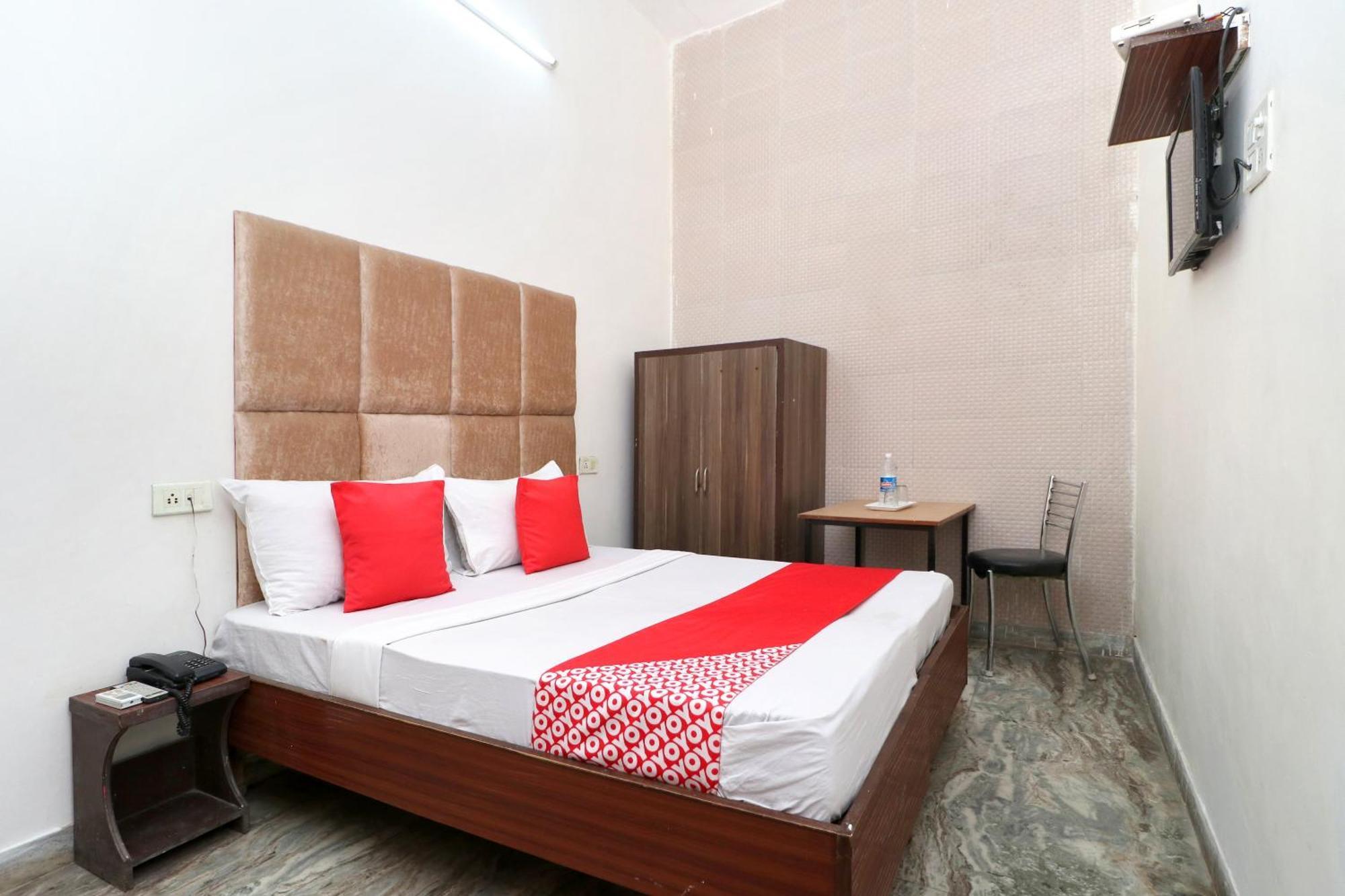 OYO 24066 Hotel Rr Villa Chandīgarh Buitenkant foto