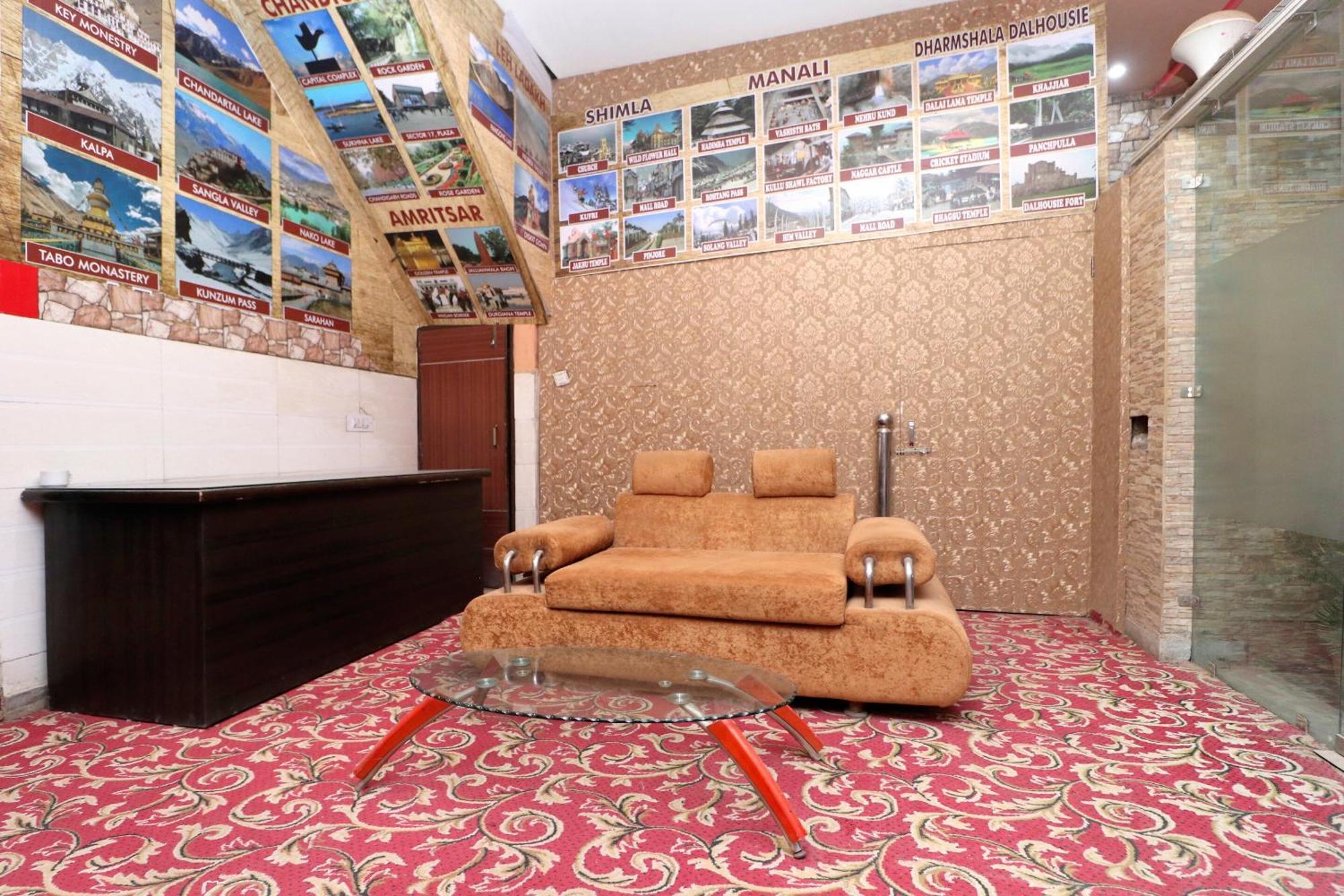 OYO 24066 Hotel Rr Villa Chandīgarh Buitenkant foto